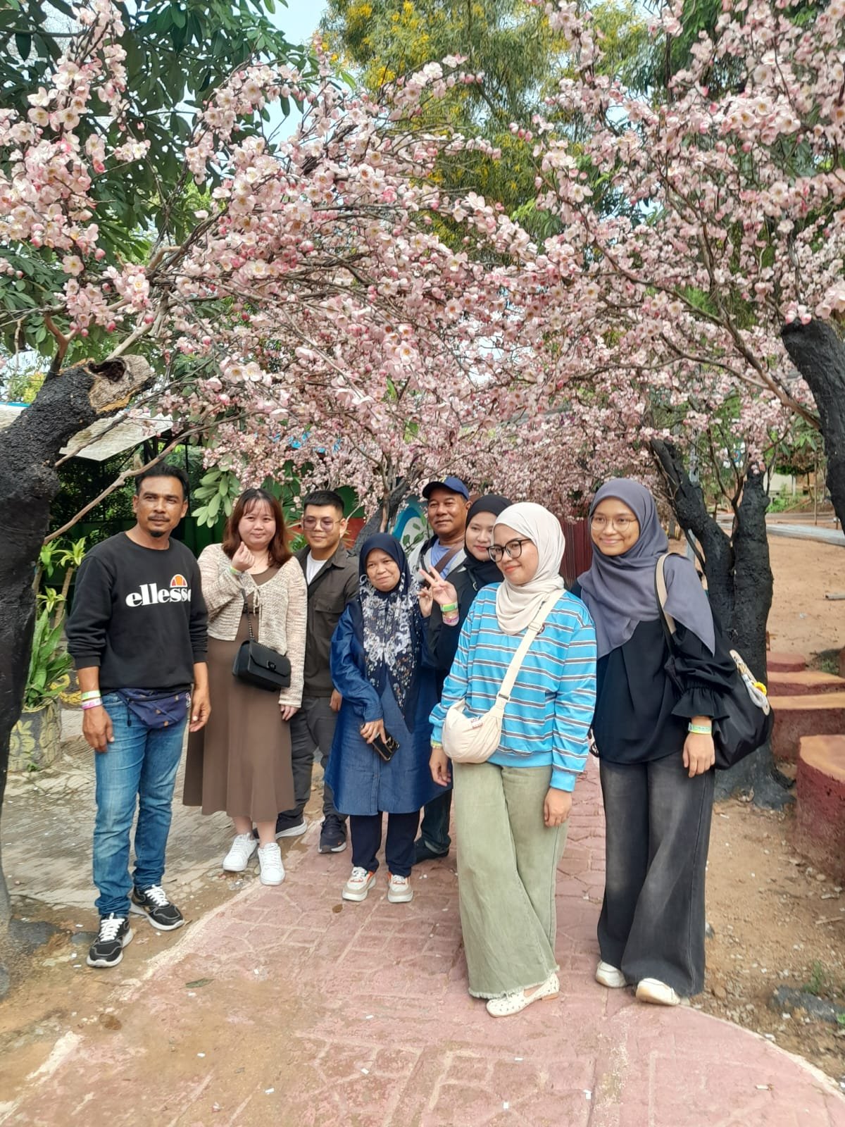Guest Batam Travel Holiday